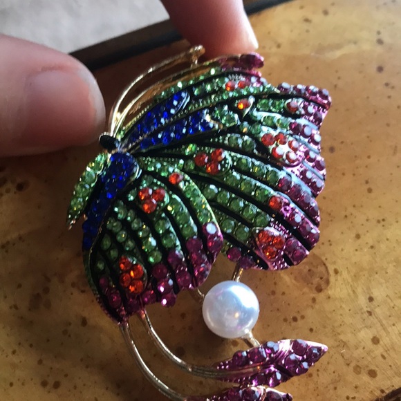 Crystal Butterfly Brooch - Picture 5 of 7